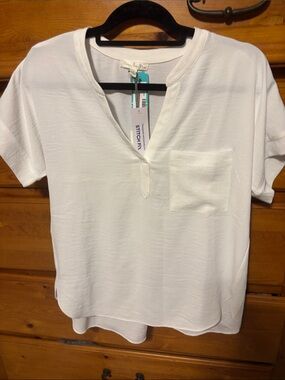 nine britton White V-Neck Pocket Short Sleeve Blouse
